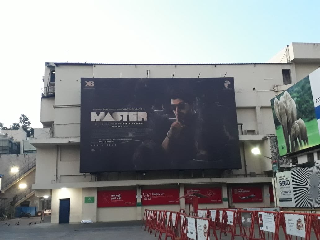 kerala_tracker's tweet photo. #ThalapathyVijay's #Master banners @  Chennai Sathyam theatre😍✌🏾 https://t.co/aLFuYfSyDf