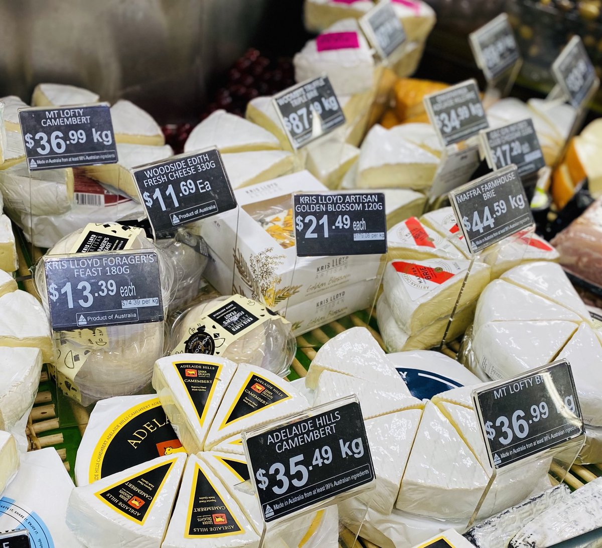 DrPaulaZito's tweet photo. So many #southaustralian #regionalnames screaming out to me as potential #food #geographicalindications in my local supermarket #cheese fridge!!! Let’s get on to this #Australia as we head into the sixth round of negotiations of the #AUSEUFTA next week. 🇦🇺 https://t.co/PykWKGyeUr