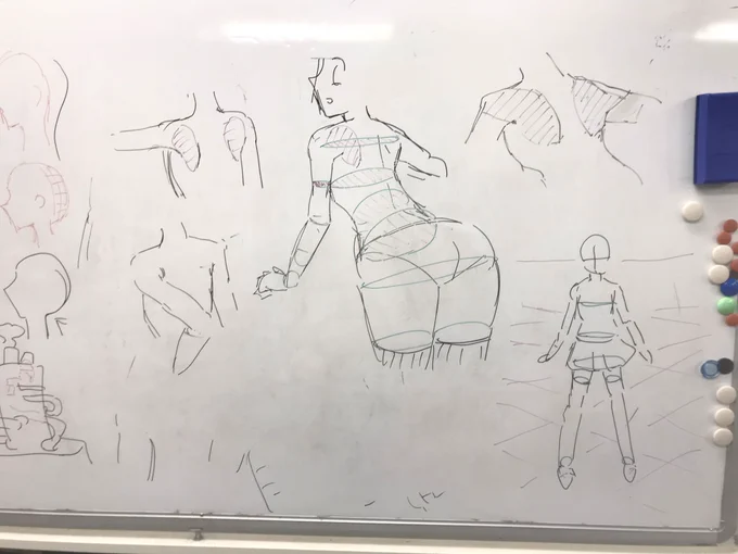 昨日の絵画教室では背中の描き方の解説で、途中から輪切りにした断面を意識した体の角度調整について授業しました。体の構造(筋肉や骨など)を理解するのが苦手な方は、体を円柱の塊だと意識出来れば描き始めやすいので初心者にオススメの考え方です#横浜ベイアートスクール 