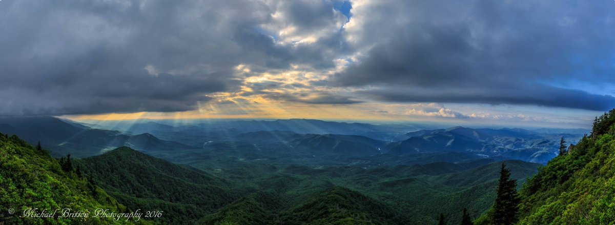 ChaletsAlpine's tweet photo. Bursts of sunshine in the #GSMNP! https://t.co/pYSGXzlhvc
