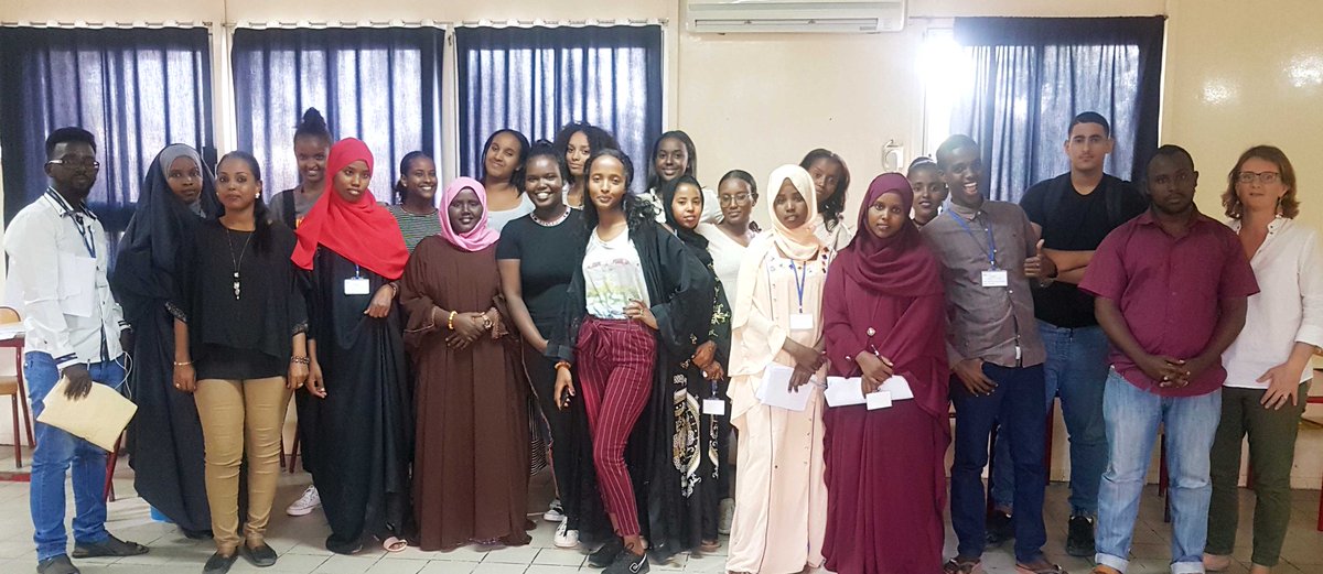 LFDDjibouti's tweet photo. Le CVL du LFD poursuit son projet "Point Écoute" : aide, soutien, accompagnement de leurs camarades plus jeunes. Pour cette session 2020, ils ont accueilli, dans leur formation, SOS Village d'enfants de Balbala.
Une belle rencontre, une action solidaire !
@aefeinfo https://t.co/gaYBIDV03Y