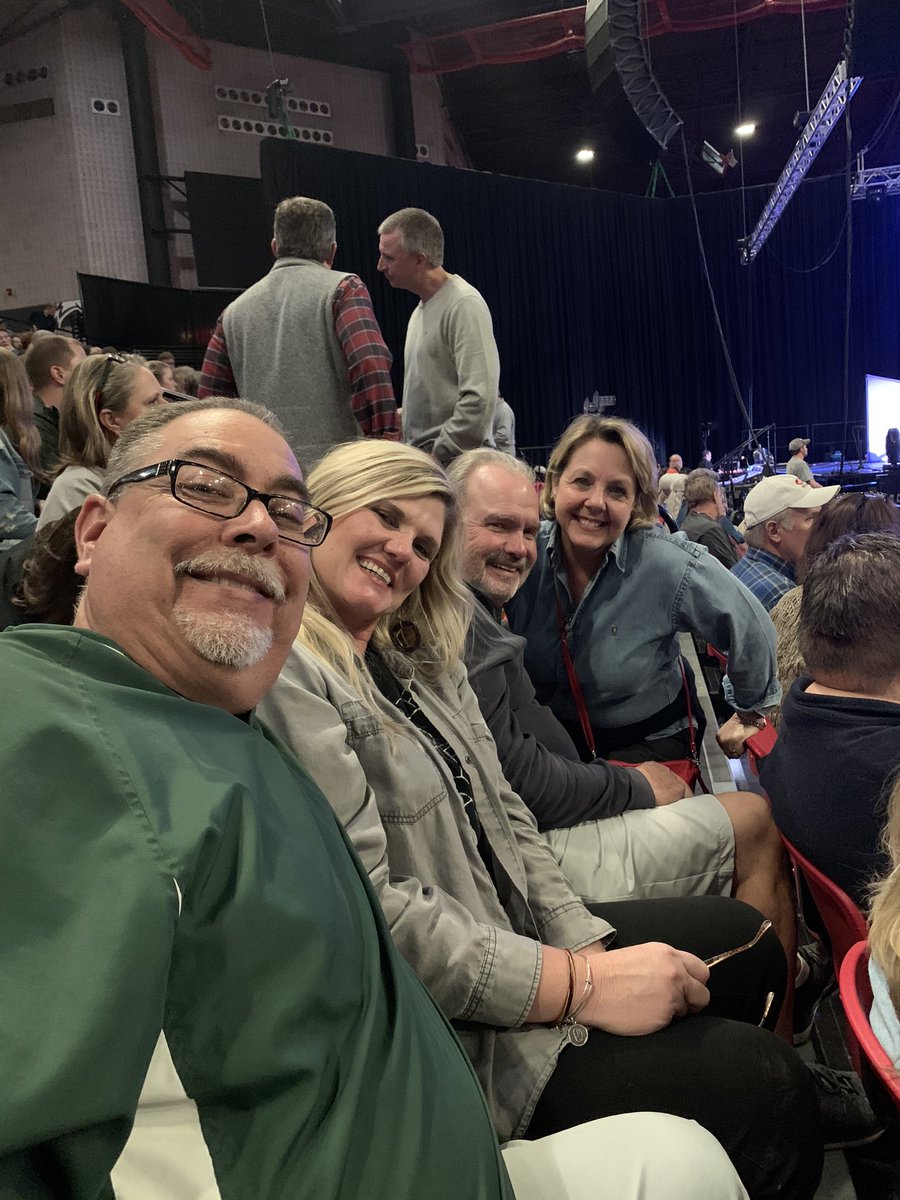 coachqueetqueet's tweet photo. Foreigner did not disappoint! #largetime #bestoffriends https://t.co/57xcY5XVZ0