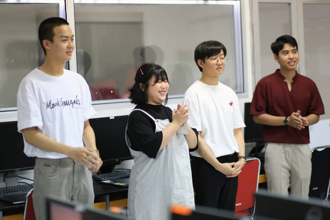 MSVStudio_id's tweet photo. Tiga mahasiswa dari Seoul Institute of the Arts (SIA) mengikuti program International Internship di MSV Studio pada Januari 2020.
Kerjasama ini akan terus ditingkatkan untuk ditahun-tahun yang akan datang.

#msvstudio #SeoulInstituteoftheArts #SIA #internatonalinternship  #magang https://t.co/W5QOwBspRY