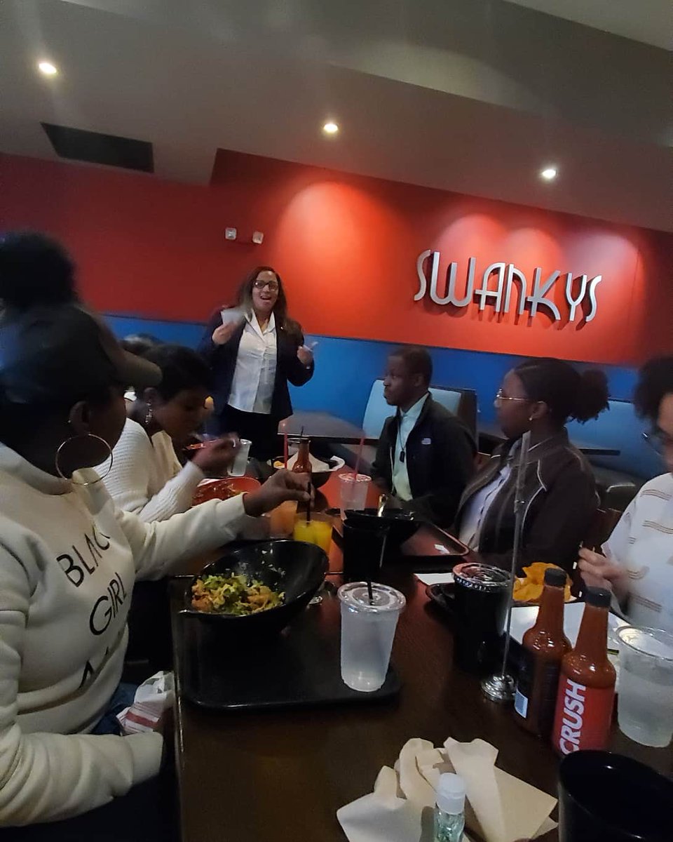 Mem_ULYP's tweet photo. We kicked off #JoinWeek2020 with our Dinner & a Movie event where we discussed the book "Just Mercy" over dinner at Swankys and watched the film at Malco Paradiso!
See you tomorrow for food, drinks and black culture trivia at Blackout the League! https://t.co/vBLXiv69li