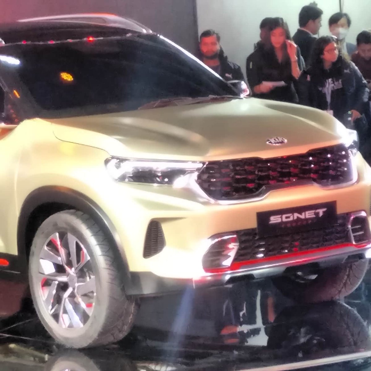 Kranti_Sambhav's tweet photo. This is @KiaMotorsIN's next launch ..#sonet, compact SUV, #Venue #Brezza etc rival @TNTimesDrive #AutoExpoWithTimesDrive https://t.co/LCNxbzxYCh