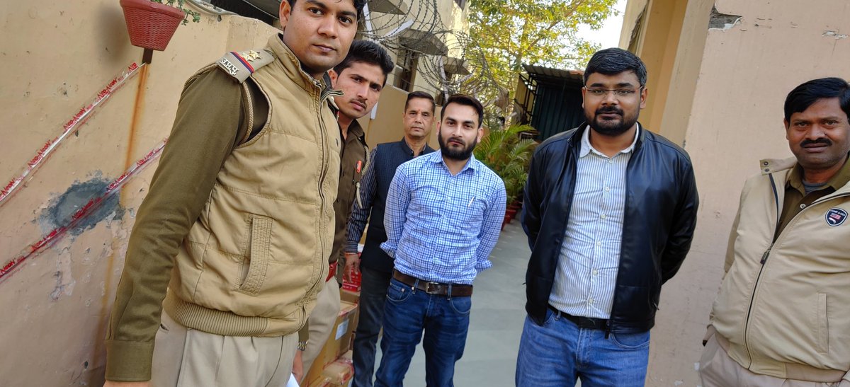 IndianStandards's tweet photo. Active cooperation was accorded to the BIS team from NOIDA Police.
#indianStandards #BISraid #noida https://t.co/TEFitzAIXR