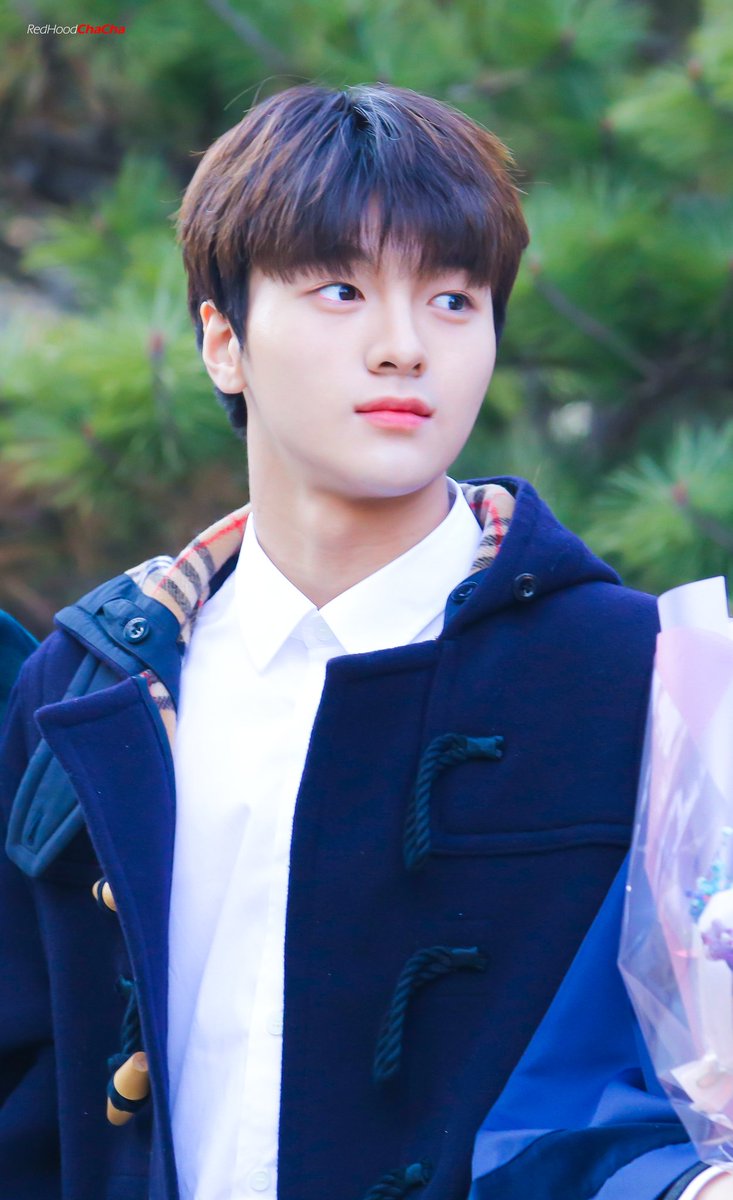 RedHoodChaCha_J's tweet photo. 200204 현대고 졸업식 차준호
 
너무 보고싶었어
#차준호 #CHAJUNHO https://t.co/NcMy8Wrt8P