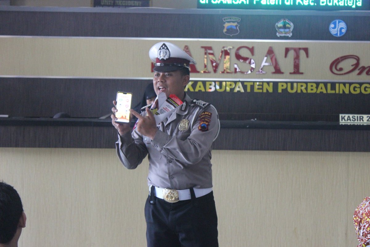 PolantasPbg's tweet photo. Sosialisasi Tertib Lalu Lintas dan Aplilasi Pembayaran Pajak Online SAKPOLE e-SAMSAT JATENG kepada Wajib Pajak Kendaraan di SAMSAT Purbalingga (5/2/2020)

#sakpole #pajakonline https://t.co/m7QS5UIqgt