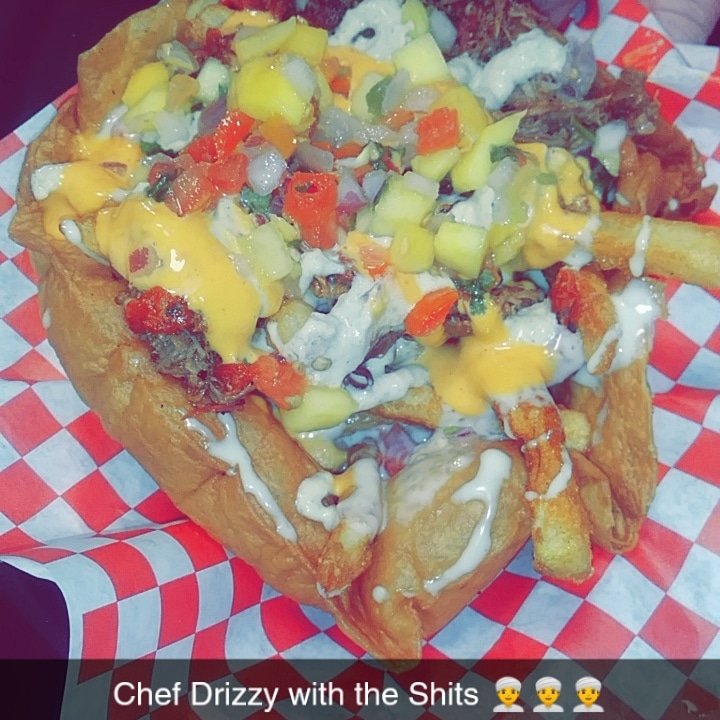 chef_drizzy34's tweet photo. Brisket × Fries × Queso × Topped with Mango Pico 🏅👳 #chefdrizzy https://t.co/mjPBCeqxAe