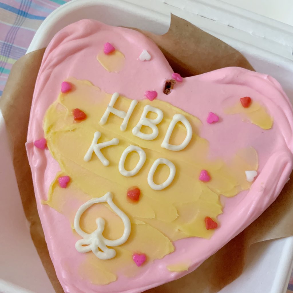 Dear9OO's tweet photo. #새하얀_2월의_햇살로_태어난_구정모
#HappyJungMoDay

정모 없는 정모 생일 파티!
사랑해 ｡･♡ https://t.co/GM5fuLibdy