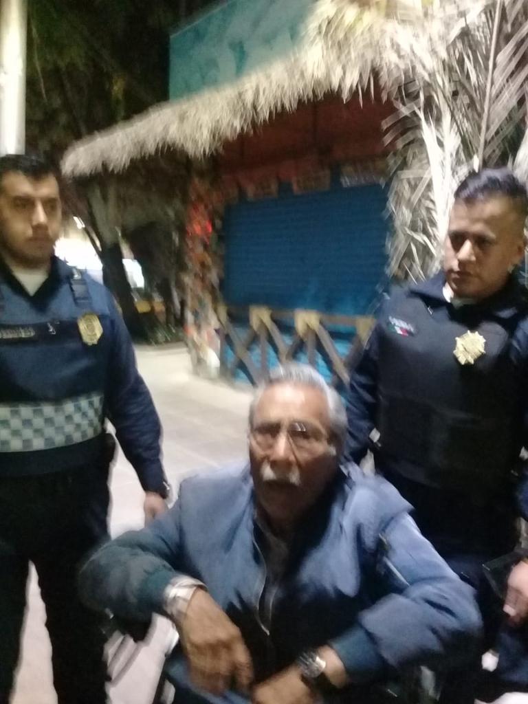 El Sr. Rafael Suárez Barrera esta desorientado y perdido, se encontró en Ometusco y Campeche, Hipódromo
Por si alguien lo reconoce lo trasladaron  a personas desaparecidas  <a href="/mileniotv/">Milenio Televisión</a> <a href="/comitehc/">hipodromocondesa</a> <a href="/HipodromoRoma/">@Observatorio-Roma-Hipodromo</a> <a href="/ColHipodromo1/">ORGANIZACIÓN CIUDADANA HIPÓDROMO</a> @PorLaRoma <a href="/pzaluiscabrera/">Plaza Luis Cabrera</a> <a href="/vecinocolroma/">vecino colonia roma</a> @reformaciudad