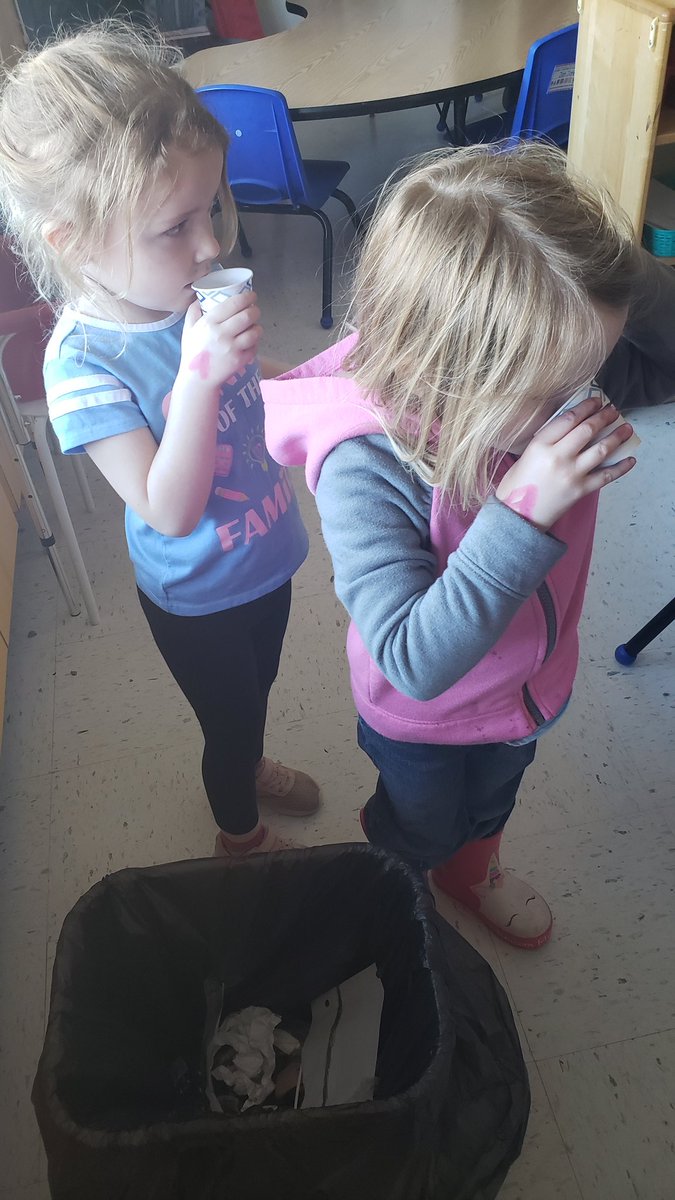 nlongoriaHS's tweet photo. Totally late post but.......last week we wrapped up our Nursery Rhymes & Fairytales theme with reading the tall tale "Paul Bunyan" and we made fresh apple juice. #mayfieldsHSmunchkins @HeadStartHeroes #HeadStart #iamwfisd #wfisdEarlyLearning #HeadStartHeroes https://t.co/bkckN5rsj0
