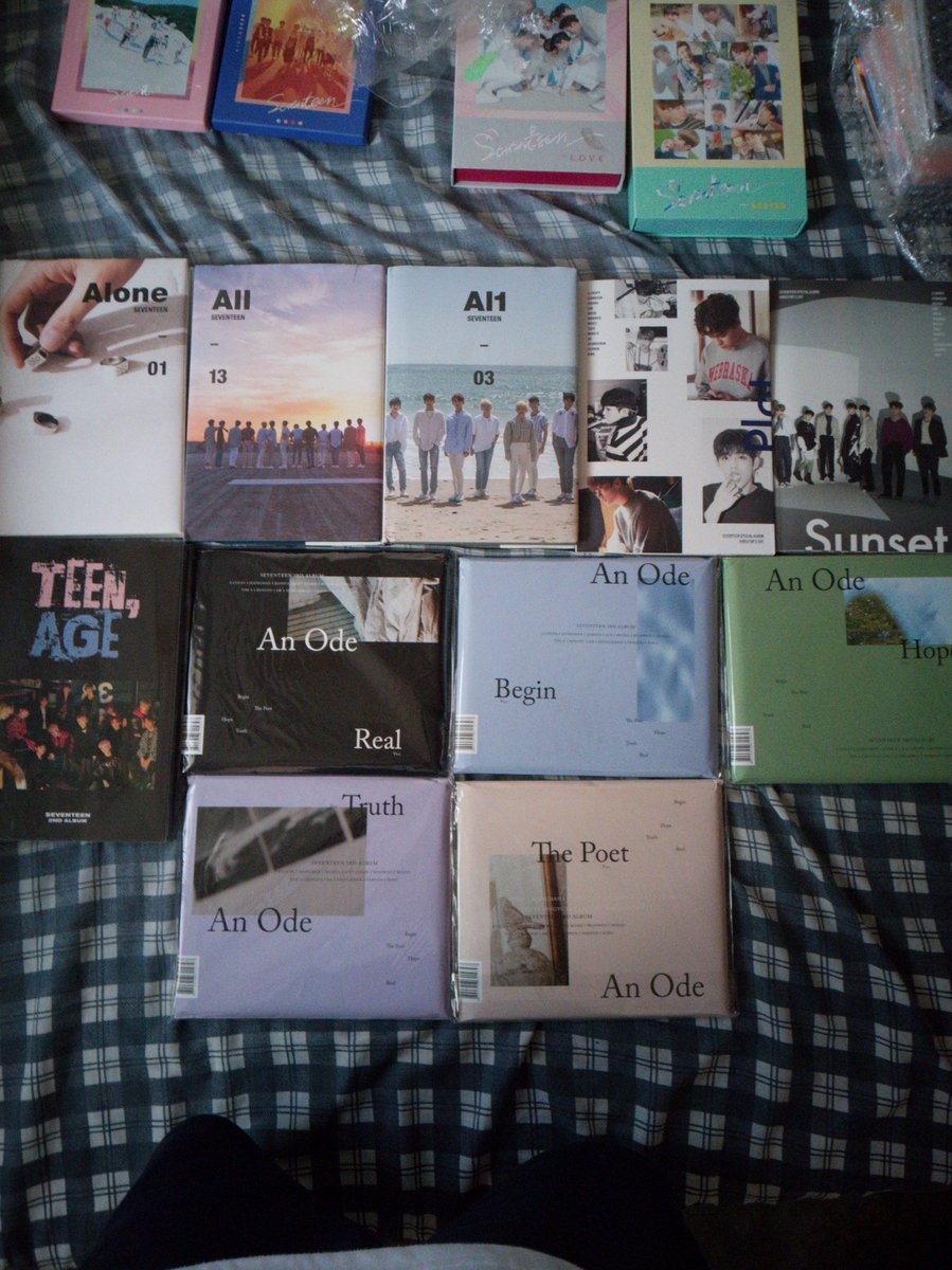 aviloria_'s tweet photo. #SEVENTEEN First boy group I ever stan. First ever album I had was from them. Ang dami kong first sa kanilaaa.
Here's my merch for @seventeenphil giveaway!
Hoping I would win tickets for #OdeToYouInManila😭🙏
#GlobeKPOP
#GoSHAREandSHOP
#OdeToYouMNL https://t.co/JAU5FPgpcx