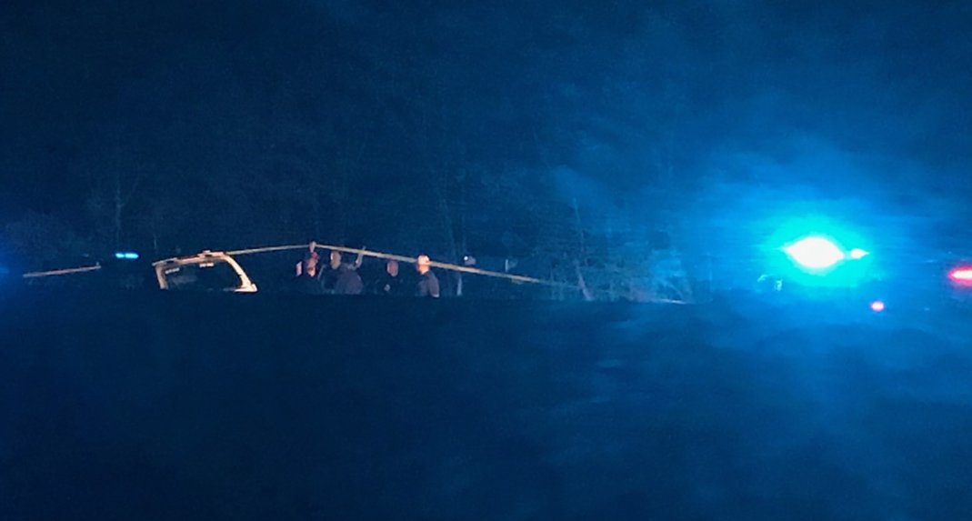 abc3340's tweet photo. BREAKING: Kimberly Officer transported to UAB after being shot during pursuit on I-65 
 https://t.co/HyTJb6mEKI https://t.co/QmdW02ejzV