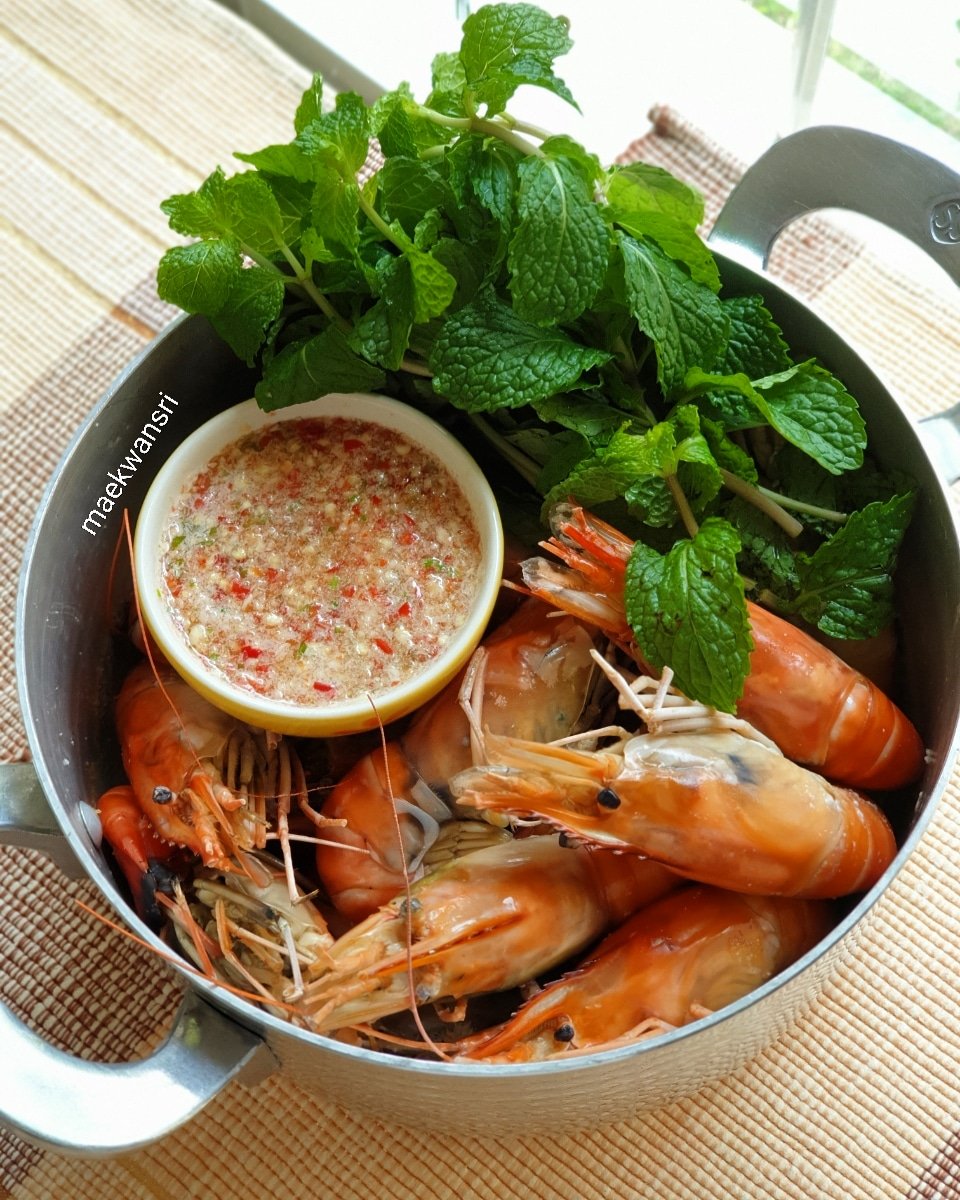 KwansriR's tweet photo. กุ้งอบเกลือกับน้ำจิ้มซีฟู้ดแซ่บๆ เป็นเมนูที่ใช้เวลาในการทำสั้นมากจ้ะ #maekwansri สูตรตามนี้จ้า https://t.co/NR4dqWpieI https://t.co/DrGpHEqrEo