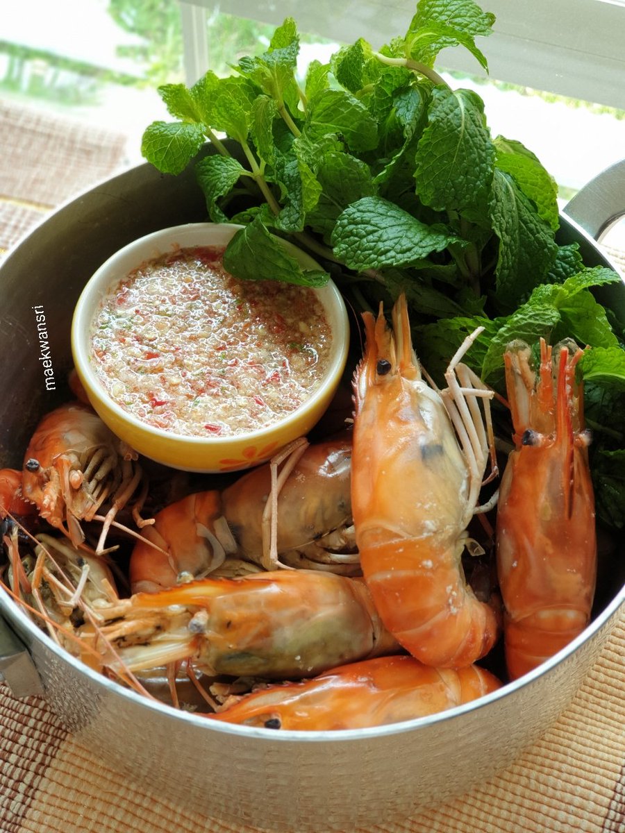 KwansriR's tweet photo. กุ้งอบเกลือกับน้ำจิ้มซีฟู้ดแซ่บๆ เป็นเมนูที่ใช้เวลาในการทำสั้นมากจ้ะ #maekwansri สูตรตามนี้จ้า https://t.co/NR4dqWpieI https://t.co/DrGpHEqrEo