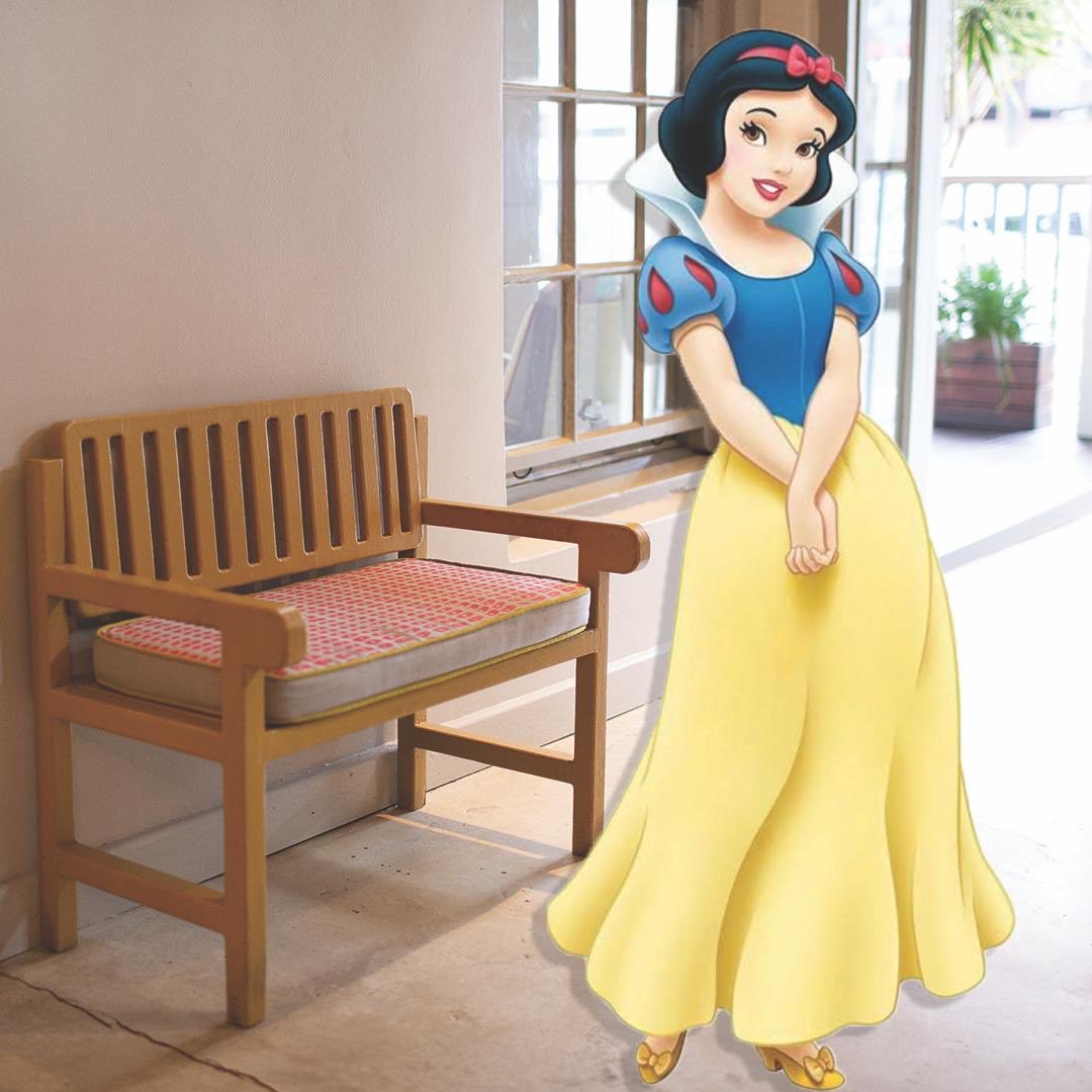 During Valentine’s month, our Movie-Night Wednesdays will be alternating between romantic fairytales with Disney’s 𝘚𝘯𝘰𝘸 𝘞𝘩𝘪𝘵𝘦 and 𝘚𝘭𝘦𝘦𝘱𝘪𝘯𝘨 𝘉𝘦𝘢𝘶𝘵𝘺. Tonight is 𝘚𝘯𝘰𝘸 𝘞𝘩𝘪𝘵𝘦. Show starts at 18h00 and popcorn is free. 🍿