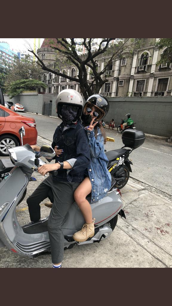 Macs06802373's tweet photo. Jusmeyoooo nagtatalon ako sa kilig picture palang yan what more pa kung vlog na nila napanuod ko.  Kawawa naman yung kapatid ko namula na likod kakahampas ko dahil sa kilig ko 😍 hahaha Excited na akooo
@SammieRimando
@HT_Ryle 

TwentyTWOgether ForSammie
#HappyBirthdaySammie https://t.co/gzsP8UIfzg