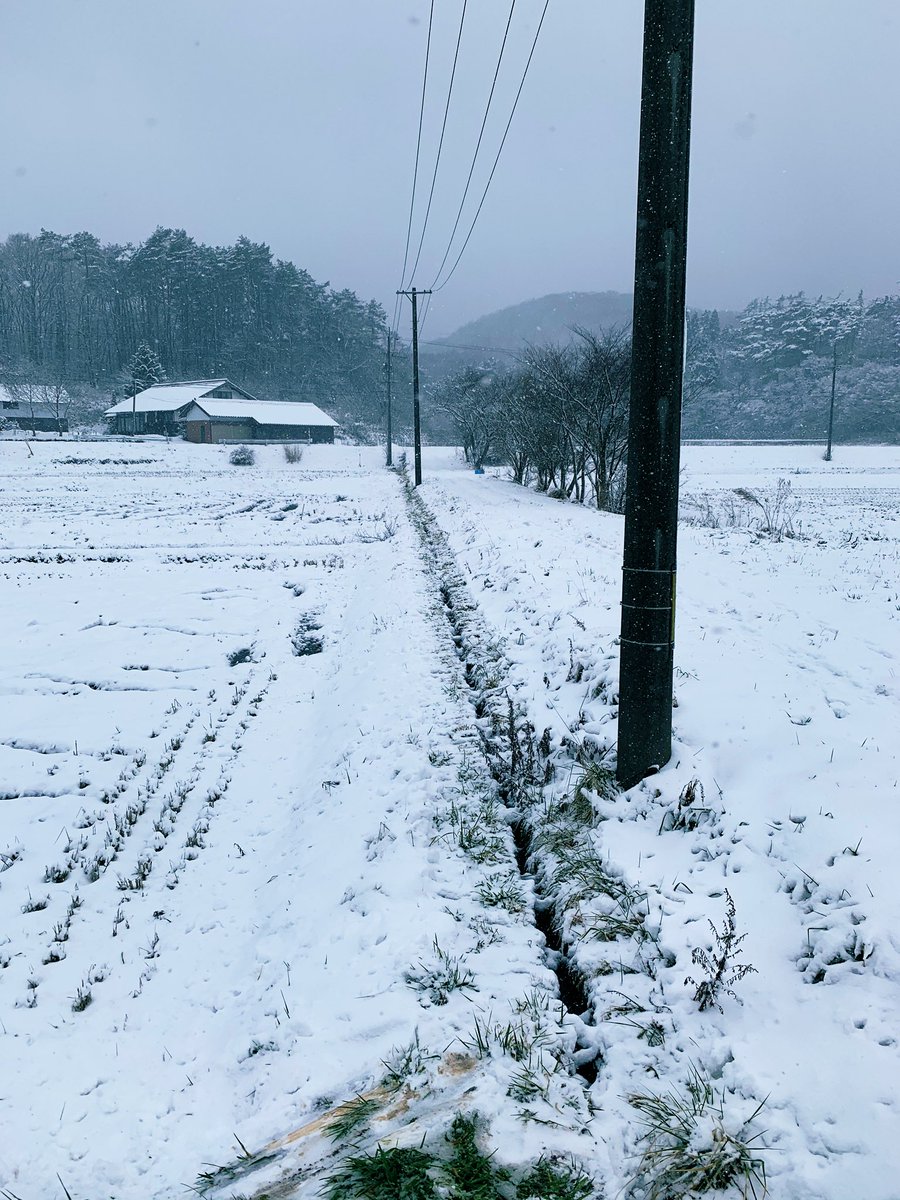 ashiatoyahata's tweet photo. 雪が降ったり、他の現場行ったりバタバタしてましたが、一つ目の水路工場終了❗️
#pc35 https://t.co/DBS6dFR3SP