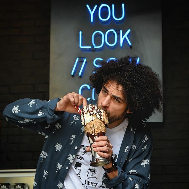 BlackTapKSA's tweet photo. تحب الكوكيز؟ لا يفوتك الكوكيز شيك عندنا! 🍪 one smart COOKIE #blacktapksa #blacktapthat #CrazyShake #milkshake https://t.co/313syUHivA https://t.co/2GO5BUzAyu