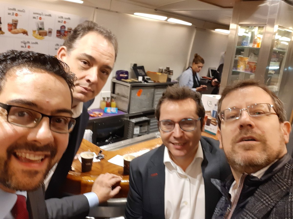ManuMB's tweet photo. De viaje a #Zamora para hablar de #RazonesParaQuedarnos con tres grandes https://t.co/NNxFXvAnf9