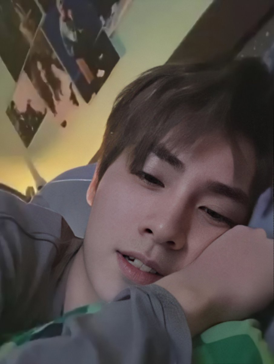 xiaojunpics's tweet photo. Missing him and his cute bunny teeth https://t.co/IQw07Z8SS5