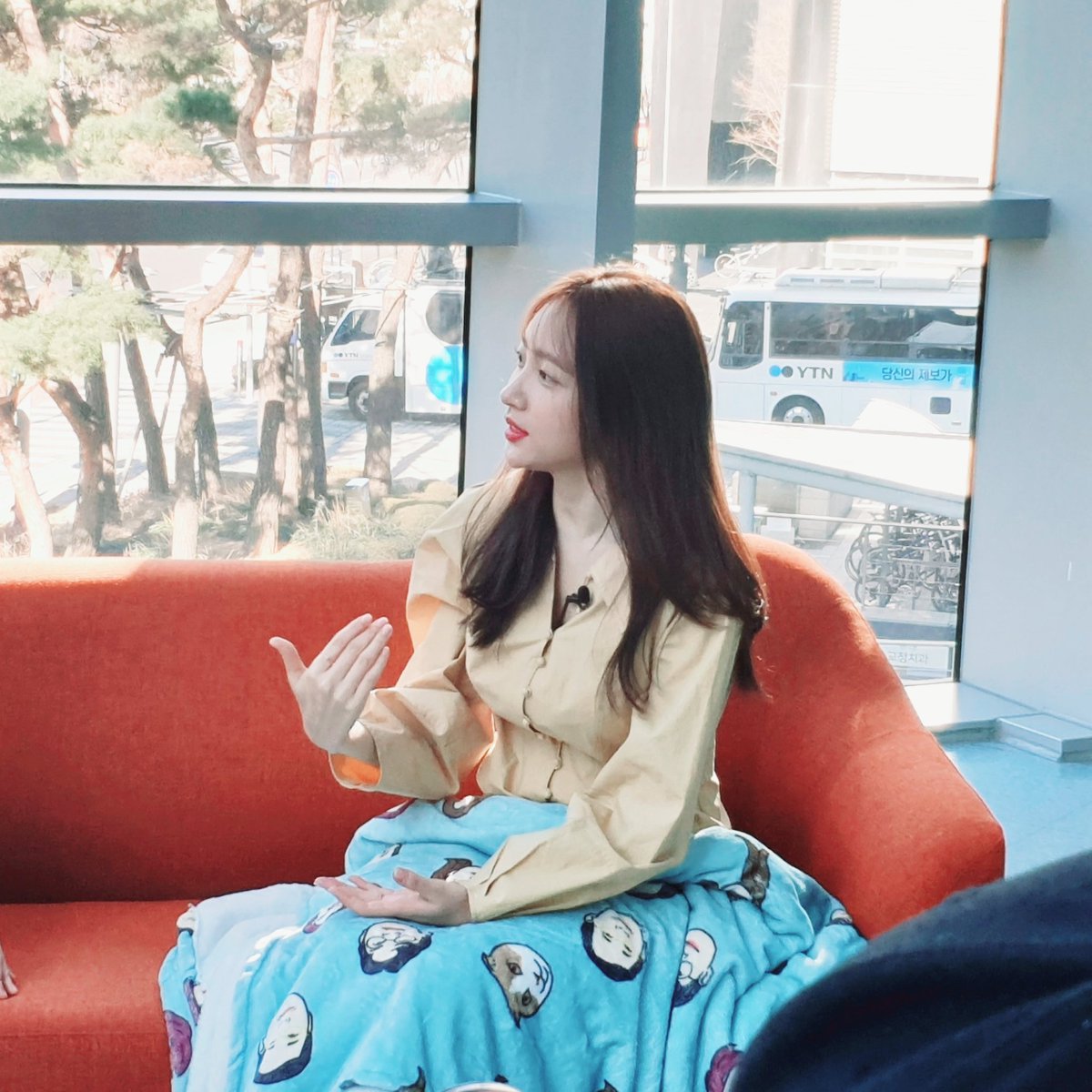 with_SUBLIME's tweet photo. [썹라이브📸]

희연이는 지금 #반말인터뷰 촬영 중🎥

#하니 #Hani #안희연 #Ahnheeyeon https://t.co/6ek1zyzcc1