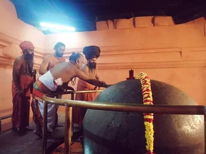 #ThanjavurBigTemple
1010 ஆண்டுகள் கடந்தும் கம்பீரமாக... தமிழர்களின் அடையாளமாக...
தஞ்சை பெரிய கோவில் குடமுழுக்கு விழா🙏🙏
(5/2/2020) அற்புத காட்சிகள்
#ThanjaiPeriyaKovil #Thanjavur #தஞ்சை_பெரியகோவில் #ThanjavurBigTemple #RajaRajaCholan #சோழவம்சம்  

#ThanjaiPeriyaKovil