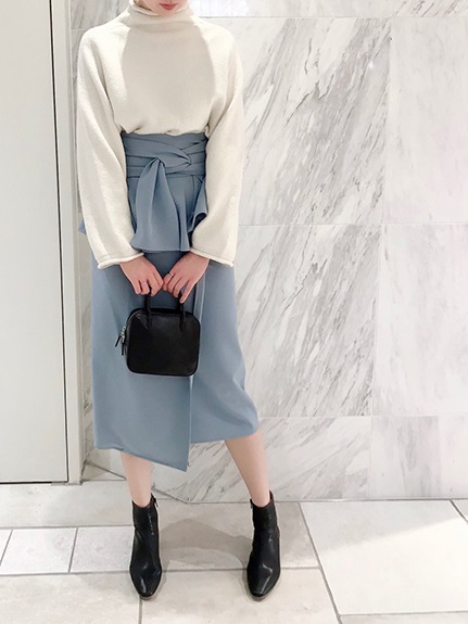 HeartySelect's tweet image. SNIDELスナイデル★春人気アイテム追加★
&amp;lt;明日までLINE友達限定10%OFF!!&amp;gt;

リボンディテールポンチスカート　13,200円
hearty-select.com/?pid=147429732
大きなリボンを前結びしたデザインが印象的なタイトスカート。

LINEお友達追加はこちら▼
line.me/ti/p/%40xif066…
#スナイデル　#snide