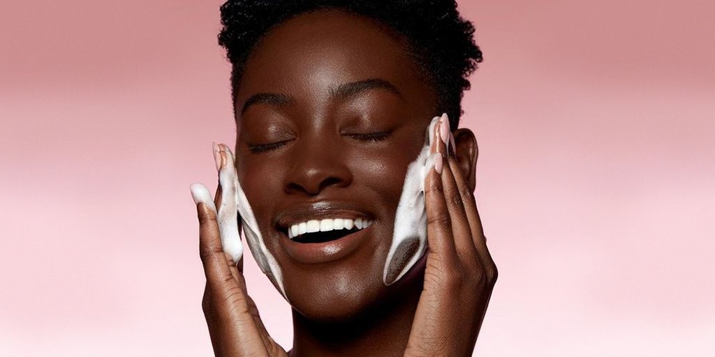 Wunder2SA's tweet photo. Foaming, fabulous for picture perfect skin! Start getting back to basics with Wundertox cleansing detox mask. This two in one beauty is giving us all the feels with an instant shot of oxygen into the skin. Try it for yourself, you wont be disappointed. https://t.co/PqUhOalNHx