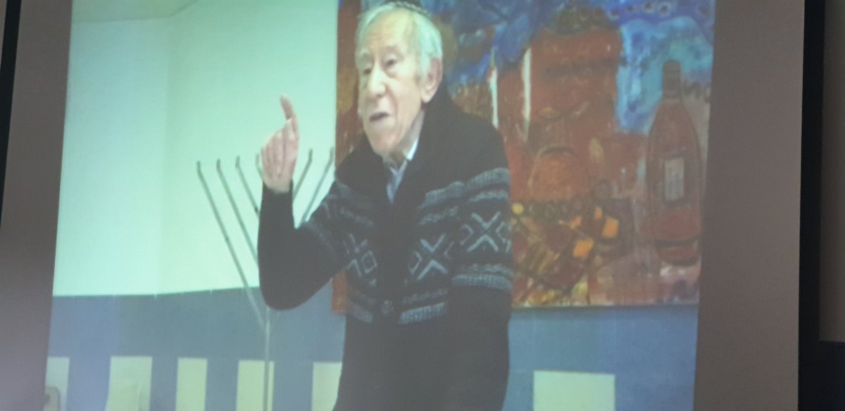 ParolesMemoire's tweet photo. Cérémonie en hommage à #AlbertVeissid #rescapé des camps nazis décédé cette année 95 ans.Merci à la communauté d #Allauch pour avoir nommé sa salle du nom de son cher fidèle et ami. Un très bel hommage lui a été rendu
#ww2 #hommage #temoin #memoire #shoah #Auschwitz #weremember https://t.co/UscIdLScD1
