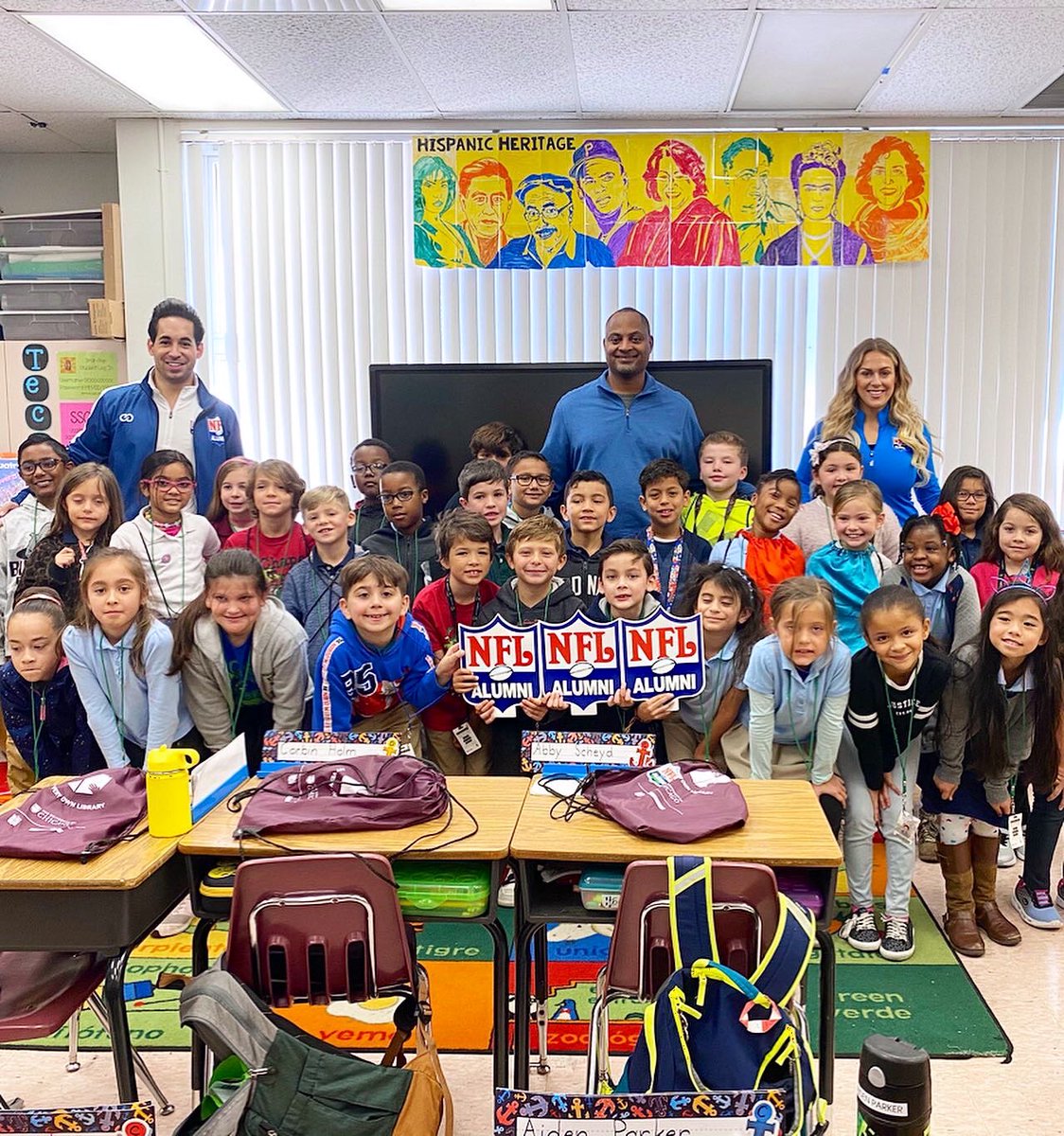 MsNaeNicole's tweet photo. Our partnership with scholastic books hit Miami yesterday! So much fun reading with the kids. S/O to 2x SuperBowl Champ Darrin Smith for coming out👏🏼📚joining us giving away 100 books &amp; backpacks. https://t.co/Gfw57H4zmT