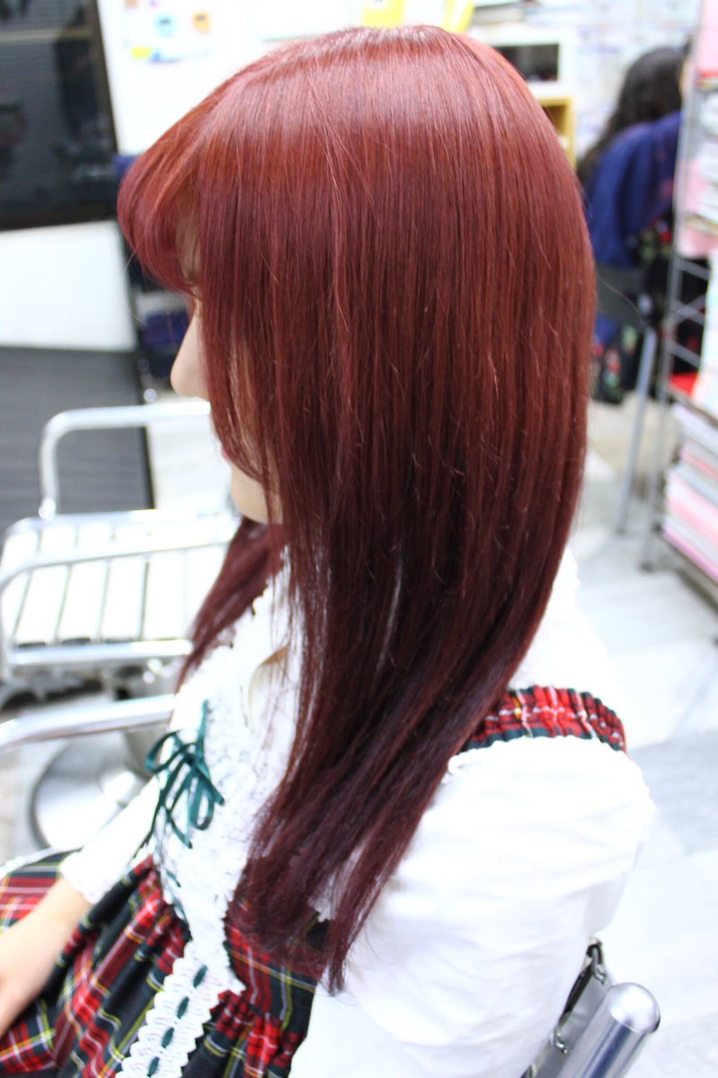 ストロベリーロックス 赤羽カラー専門店 本日のヘアカラー カシスピンク 前回毛先だけの グラデーションカラー だったけど今回は全頭 ピンク で ロリィタ にも合うように可愛い髪色に 毎回可愛い服で楽しみにしてます 髪色もコーデの１つ