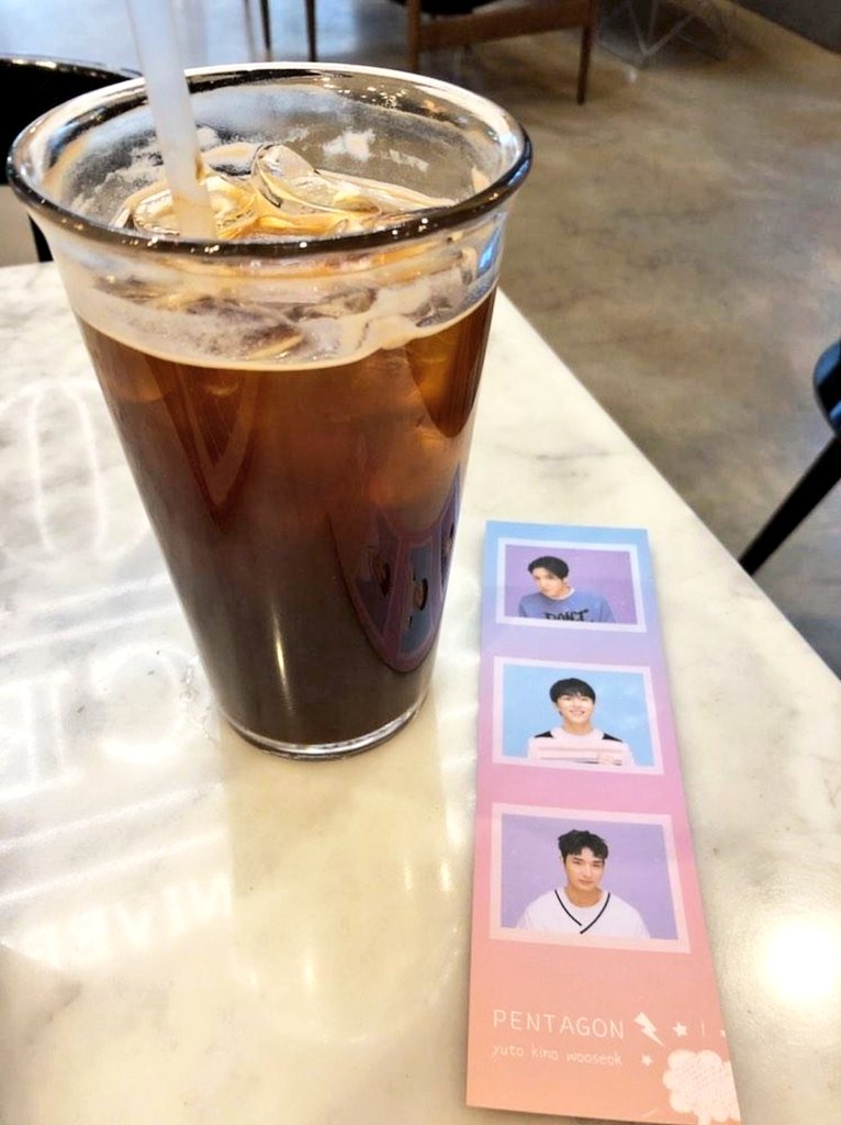 gaga_yhs0417's tweet photo. 안녕하세요 가가입니다.🙋🏻
20 space에서 막내들의 북마크 나눔할게요.
다른 분들을 위해 1개씩만 가져가주세요.
인증해줬으면 좋겠습니다🙏
감사합니당🥰
@CUBE_PTG
#펜타곤 #유토 #키노 #우석 #PENTAGON #YUTO #KINO #WOOSEOK #20space https://t.co/Zk4bRy1BCS