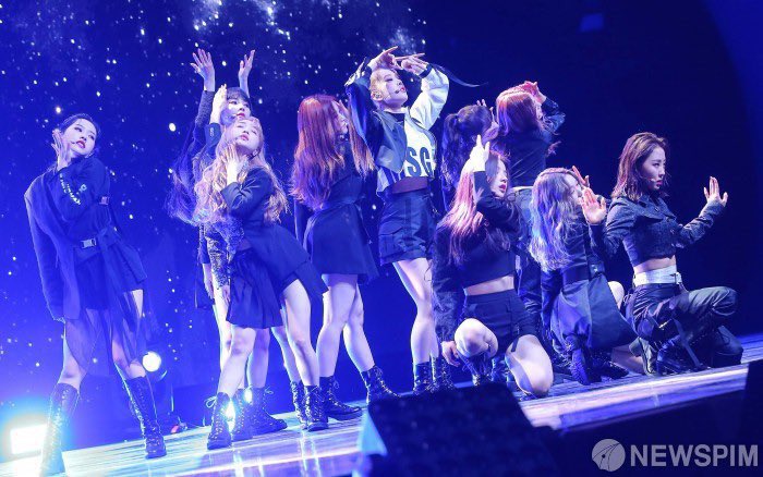 gowonpictures's tweet photo. THE POWER THEY HOLD
#LOONA #이달의소녀 https://t.co/HeKf2D7RiG