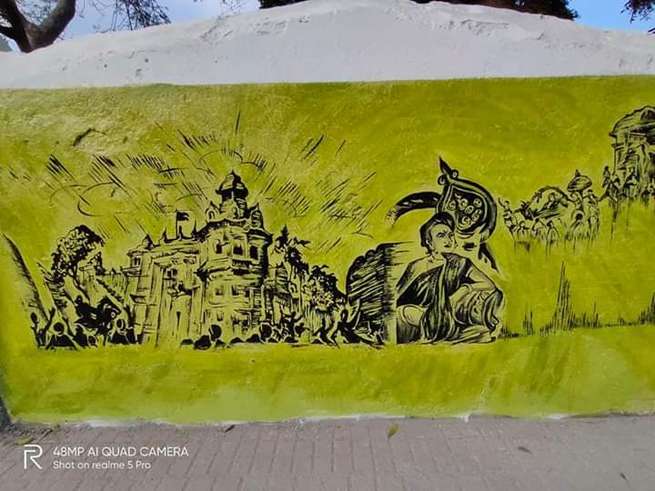 cinemapatti's tweet photo. பெரிய கோவிலுக்கு அருகே உள்ள சுவர் முழுவதும் பொன்னியின் செல்வன் ஓவியங்கள் 

#PonniyanSelvan #Ponniyinselvan #ThanjaiPeriyaKovil #Thanjavur https://t.co/haGqHVEW2w