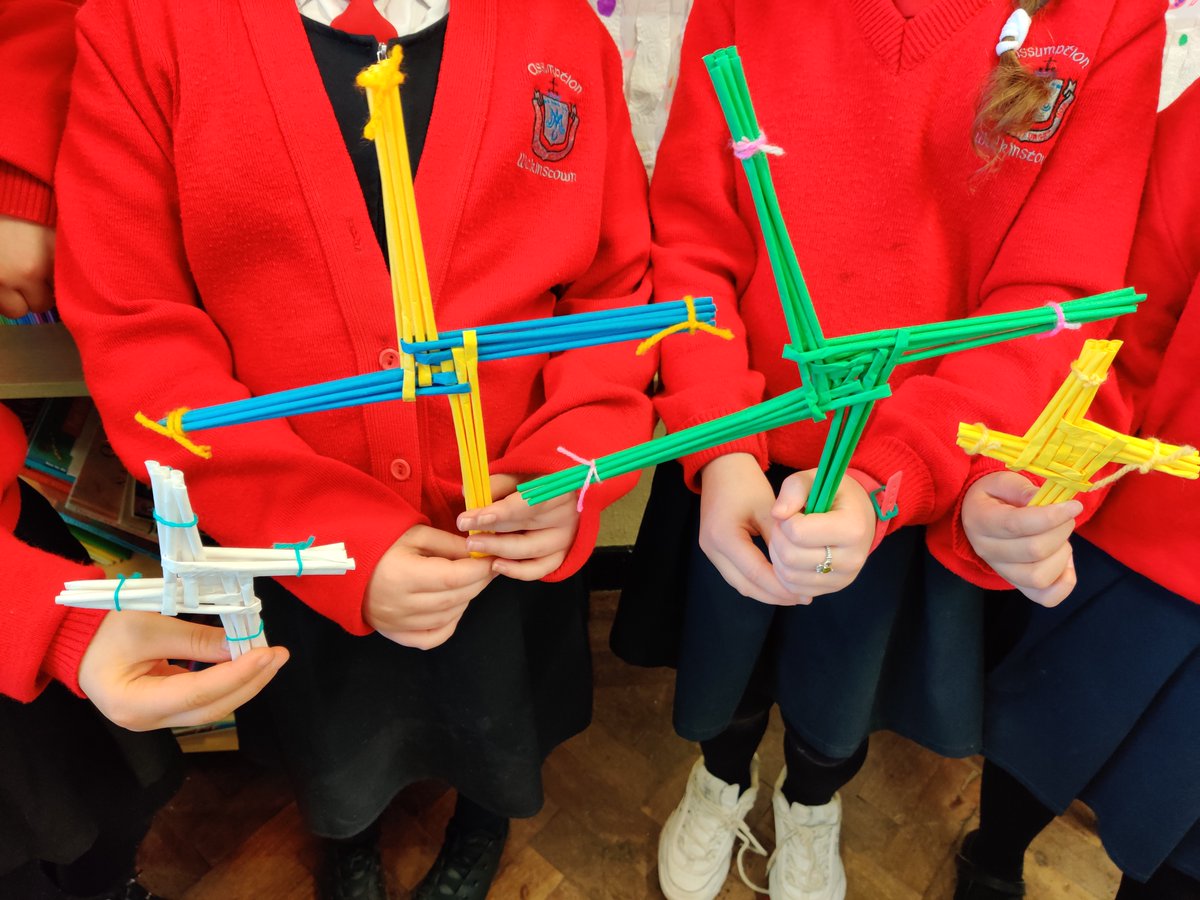 3rdClassASGNS2's tweet photo. Ms Sheehan's Class also made St. Brigid's crosses from art straws. It is difficult so we worked together to achieve our goal #teamwork #TeamworkMakesTheDreamWork https://t.co/nZbt2K4aYs