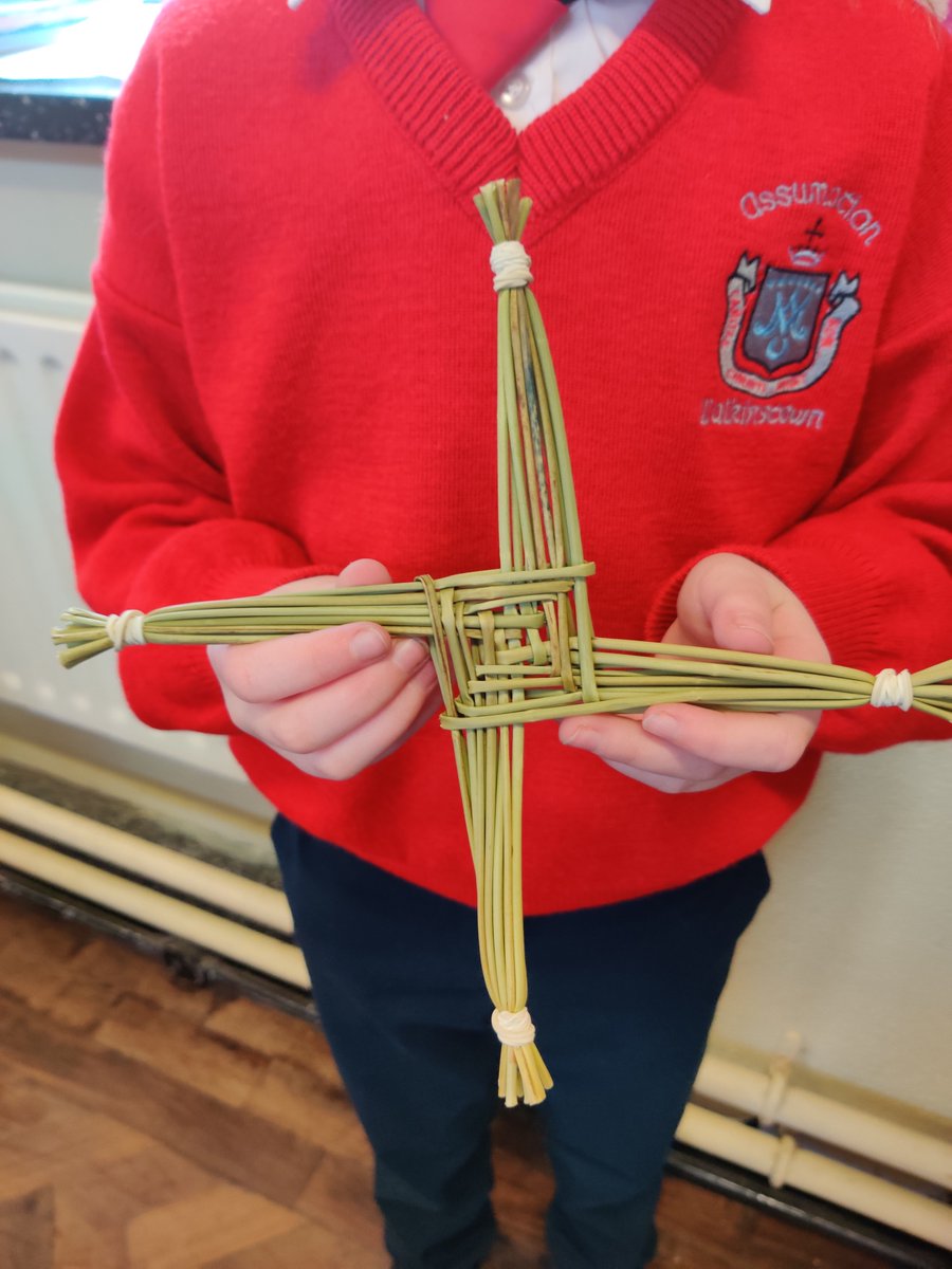 3rdClassASGNS2's tweet photo. In Ms Sheehan's Class we have been learning about St. Brigid's Day. Taylor made a cross with her Grandad and brought it in for everyone to see. We also drew pictures of St. Brigid. #stbrigit https://t.co/fGJmGnmweh