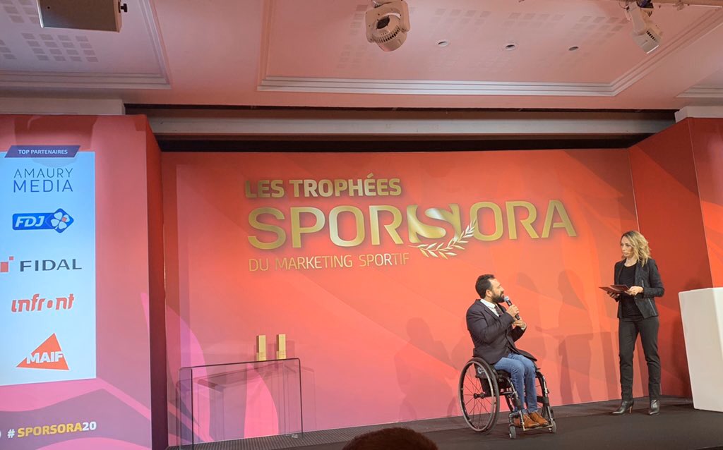 Une belle soirée hier de remise des trophées @Sporsora du marketing sportif à Paris. Bravo à <a href="/MonPetitGazon/">MPG & MPP ⚽️</a> pour son trophée de la Startup 2020! En 2019, VOGO avait remporté ce prix. bit.ly/2vR6P0z #sportech #SPORSORA20 #recompense