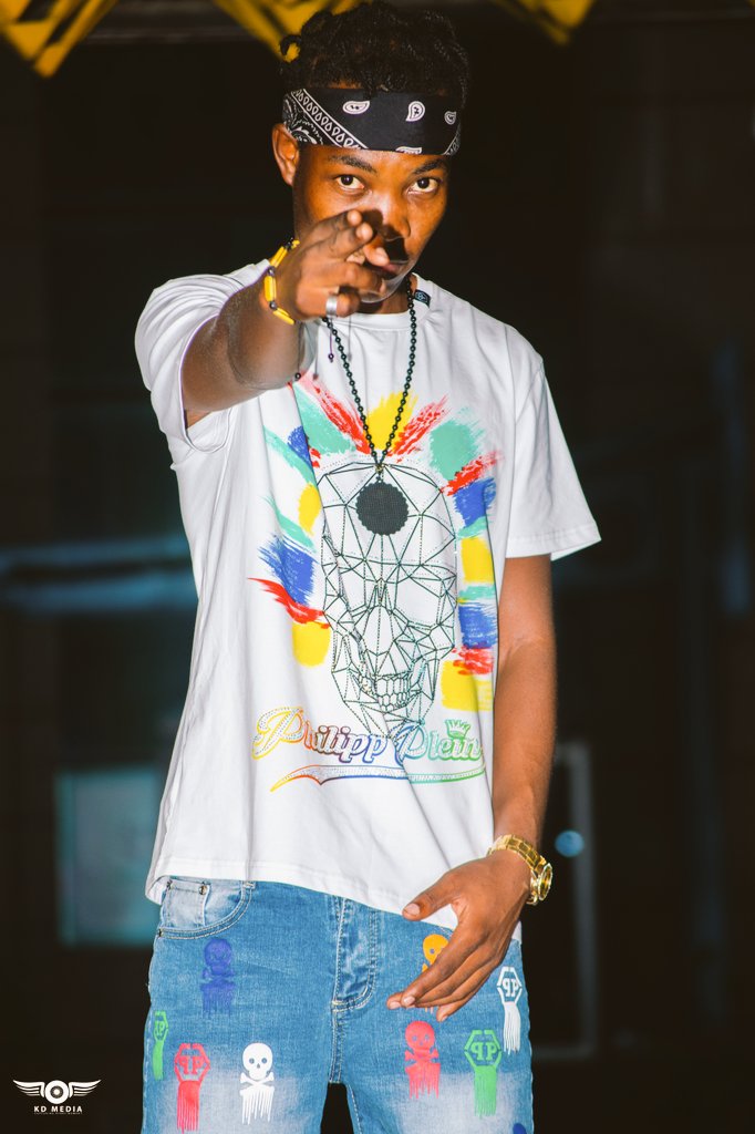 superboi_zw's tweet photo. Lemie re-intoduce my self..my name is @superboi_zw a.k.a tophustler,Hip-Hop artist representing Harare hucci #AsaphChallenge #juicypapi #motsi_ri_tatu #boiz #milli https://t.co/OkTiB1zand