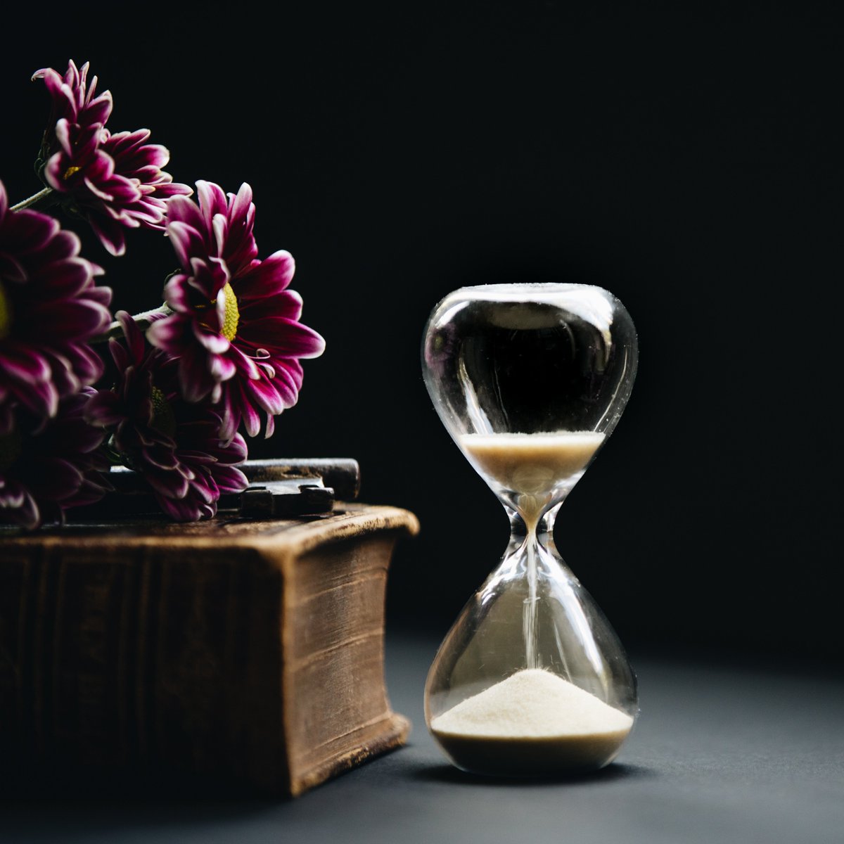 Gadget semakin modern &amp; canggih, memberikan banyak manfaat. Waktu bisa kita hemat. Di sisi yg lain, saya merasa bekerja jadi kian tak kenal waktu.

Apa kamu juga merasakannya?

Saya lagi BELAJAR MENGURANGI JAM KERJA, BIAR PUNYA TENAGA BUAT BAHAGIA

Thread #KerjaGiatMentalSehat