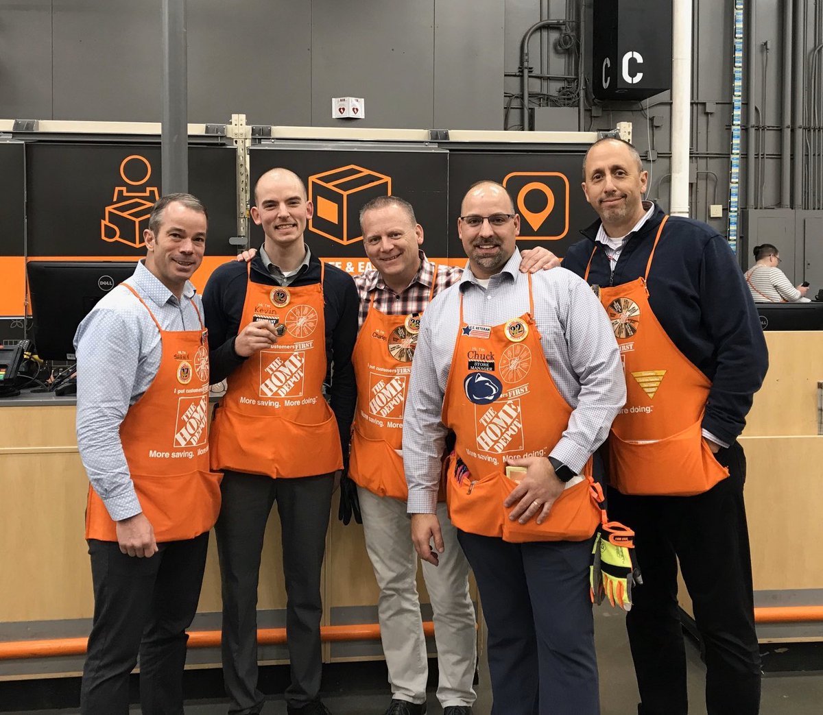 Chuck_Carolus's tweet photo. Congratulations to @KevinHurley4701 for receiving the RVP coin of excellence today.  Thanks for your leadership and engagement in ops at #thd4701. @BlankenshipSB @AkinsMel @THD_Western_Ops @DerekLarsenHD https://t.co/IShCozkj4G