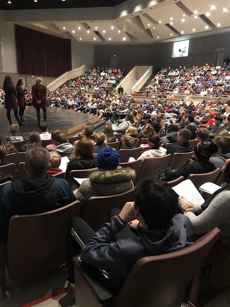 Jennifer1Allen1's tweet photo. Full house for AP Information Night and Incoming Freshmen Night.  The future is bright for our future Wildcats! 😎💪 @MWHSactivities @MWHSWildcats https://t.co/A56GxHri6F