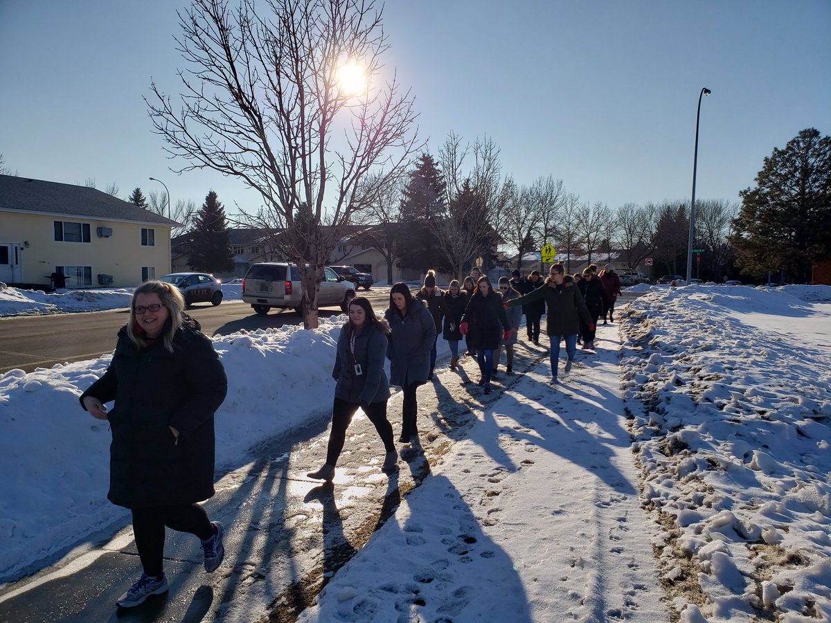 cklloyd87's tweet photo. Murphy staff catching some sunshine and time together. Winter Warm-Up Challenge☀️🐾 #together #murphybulldogs #learnbps https://t.co/yEGaoLUOop