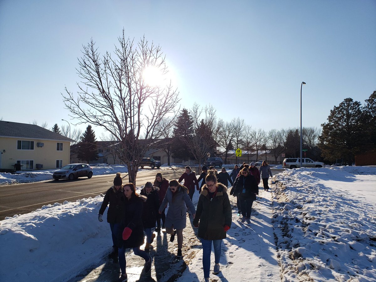 cklloyd87's tweet photo. Murphy staff catching some sunshine and time together. Winter Warm-Up Challenge☀️🐾 #together #murphybulldogs #learnbps https://t.co/yEGaoLUOop