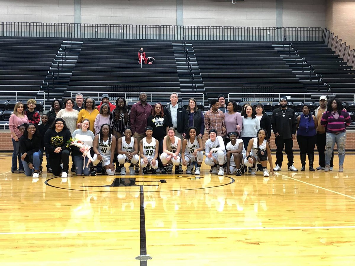 LadyJackrabbits's tweet photo. And your Lady rabbits with a clean sweep of Terrell for Senior night! Come out and support your Lady Jacks on Friday as they take on The Poteet Lady Pirates! #RISE #FAMILY https://t.co/npmKELUMfO