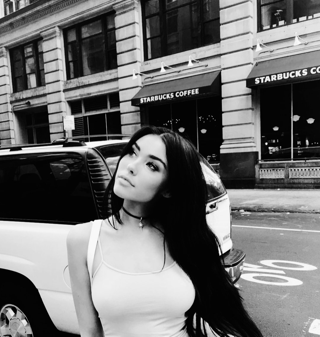 ExquisiteEyeful's tweet photo. Probably thinking about food or my man. 

{ @ParodyHarry } https://t.co/9UnkuGpTbl