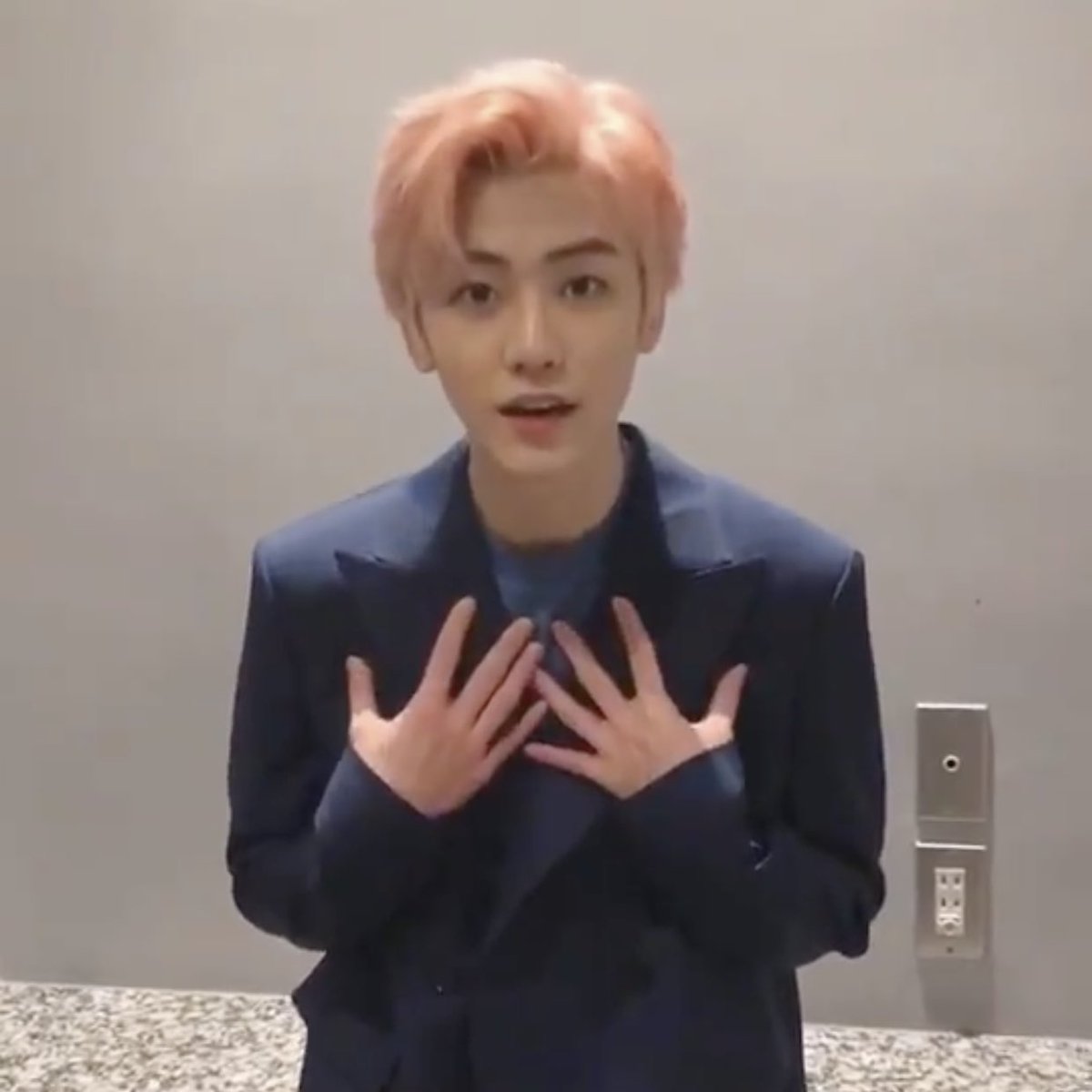 nongjaemin_'s tweet photo. มะมิ๊จาลดปาทุเหลือฉองตัวต่อวันอีกแน้ว! ห๊า! หนุนิ้นะอ้วง มะมิ๊จ๋า หนุกะบอกแน้วไนว่ายุในวัยจาเรินเติบโตน่ะ มะมิ๊มั่ยอยากให้หนุโตจู๋ง ๆ หย๋อ ให้ปาทุหนุอีกจิ้ดนึงก้อด้าย น้ามะมิ๊ น้าน้าน้า หงิง (๑•́ ₃ •̀๑) https://t.co/05DRAuh8gv