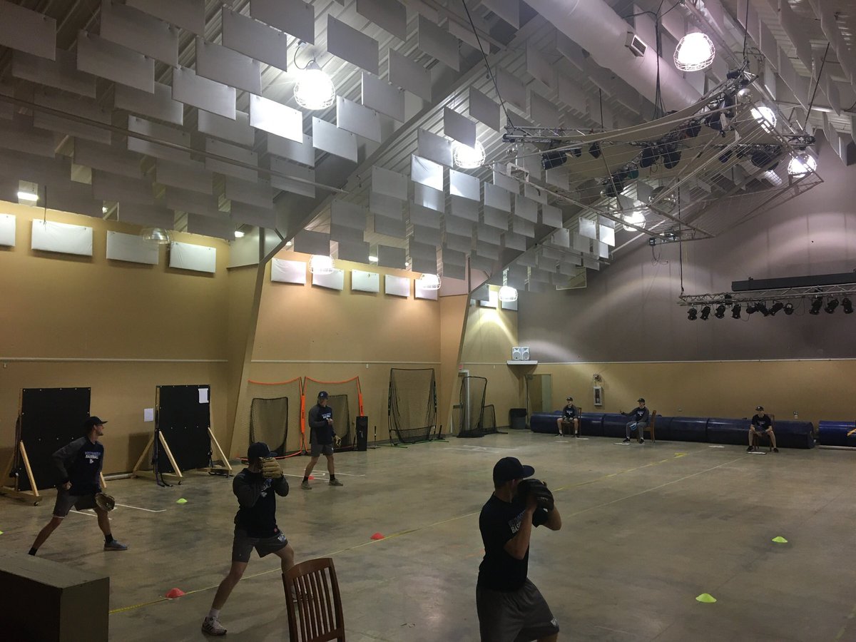 Hunter_Smith32's tweet photo. Great to get our staff indoors for our guys to do some drill work before going live! #coldcantstopus https://t.co/xr5A8Ppjin