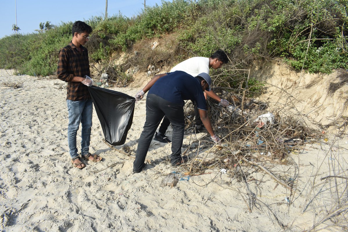 NITGoa_Official's tweet photo. "Clean and green makes perfect scene."
as a part of our annual #Techno_Cultural fest #Saavyas'20 , Beach Cleaning Drive was conducted at Colva Beach.
#SwachhBharat #BeachCleanDrive #IntiativesofMHRD
@HRDMinistry | @SwachhBharatHRD | @DrRPNishank | @goacm https://t.co/fVsfuqmCyq